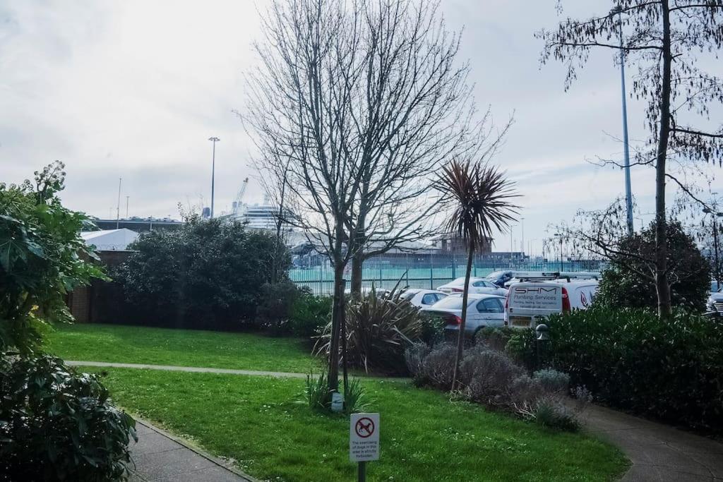 1-Bed Flat In Ocean Village Southampton Eksteriør bilde